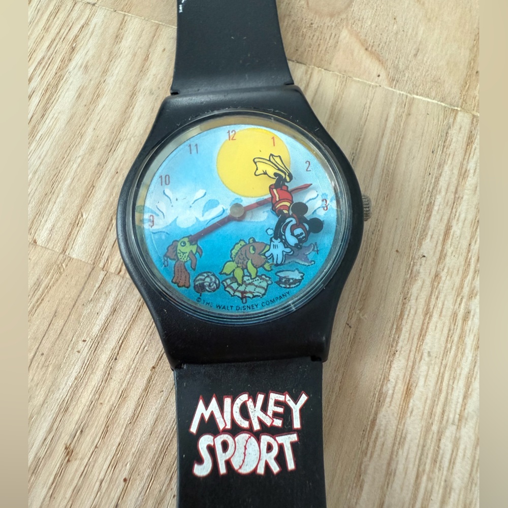 The Disney store Mickey Mouse sport deep sea swimming watch NEW BATTERY